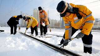 Snow, ice disrupt trips home for millions ahead of Chinese New Year