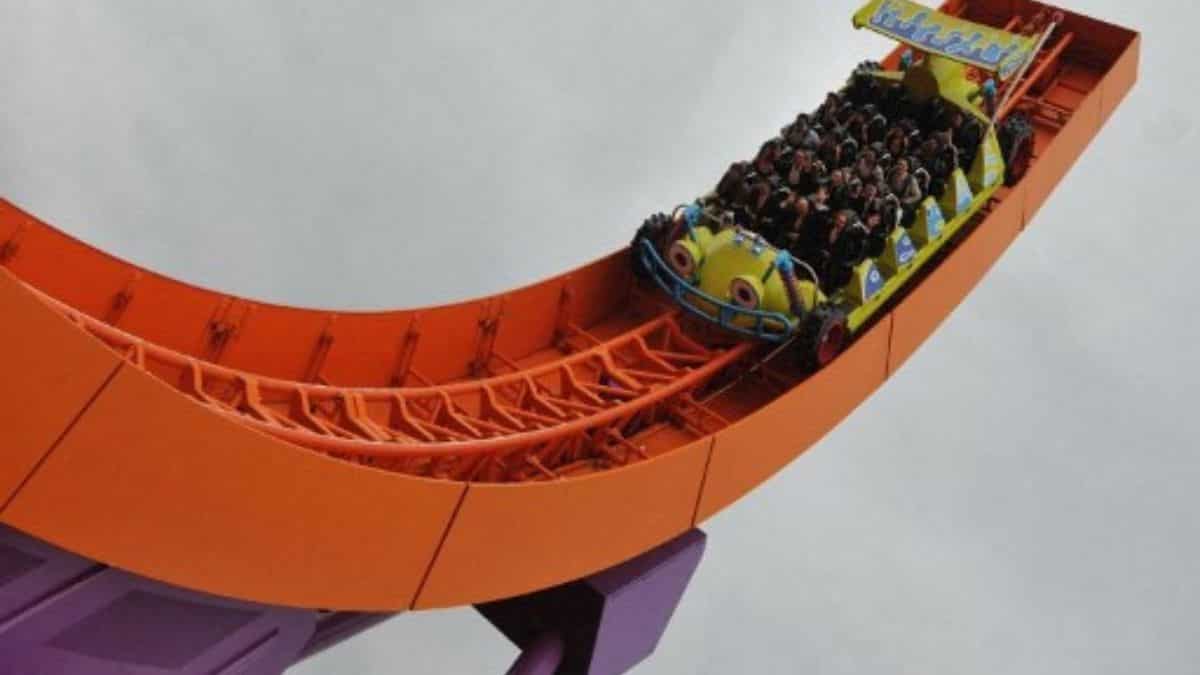 Twelve rescued from rollercoaster at Hong Kong Disneyland Twelve rescued from rollercoaster at Hong Kong Disneyland