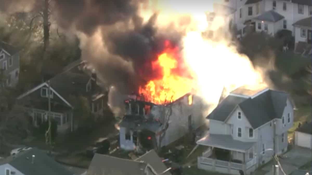 US: 2 police officers wounded in shooting at Pennsylvania home engulfed in fire US: 2 police officers wounded in shooting at Pennsylvania home engulfed in fire