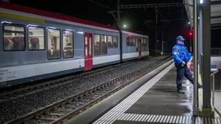 Swiss train hostage situation: Suspect arms himself with axe and knife