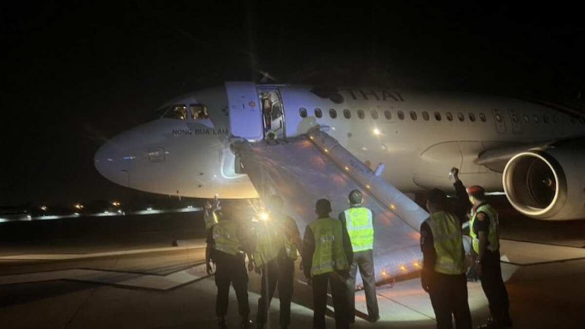 Canadian tourist opens Thai Airways flight door just before takeoff Canadian tourist opens Thai Airways flight door just before takeoff
