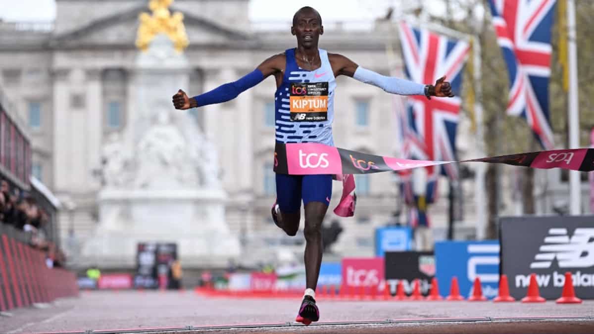 Marathon world-record holder Kelvin Kiptum dies in car crash in Kenya