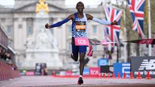 Marathon world-record holder Kelvin Kiptum dies in car crash in Kenya