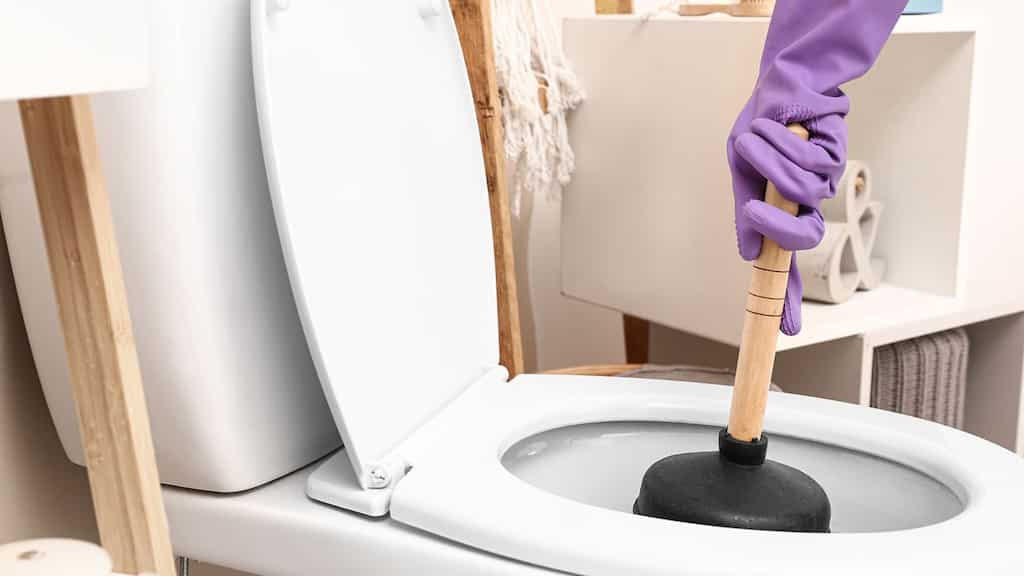 First day faux pas: Man loses job over ‘dirty’ bathroom etiquette