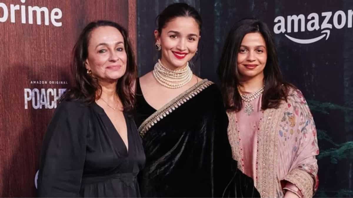 Alia Bhatt looks stunning in black saree at London Screening of Poacher Alia Bhatt looks stunning in black saree at London Screening of Poacher