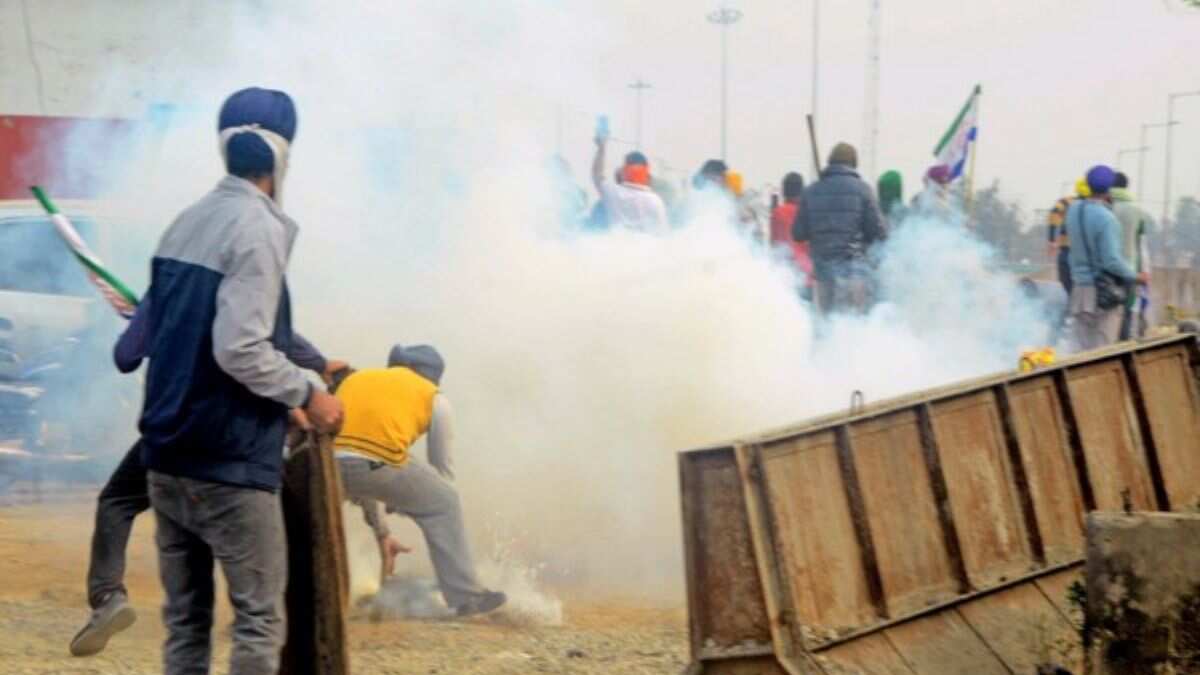 Farmers' protest: Haryana government extends ban on mobile internet services Farmers' protest: Haryana government extends ban on mobile internet services