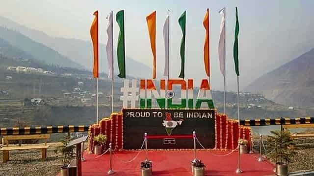 ‘INDIA’ selfie point becomes highly popular among tourists in Kashmir’s Uri near LoC ‘INDIA’ selfie point becomes highly popular among tourists in Kashmir’s Uri near LoC