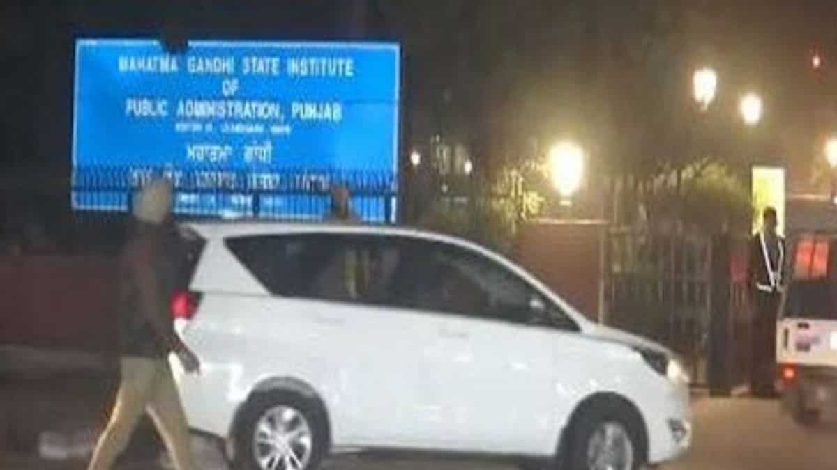India: Fourth round of talks between farmer leaders and union ministers underway in Chandigarh India: Fourth round of talks between farmer leaders and union ministers underway in Chandigarh