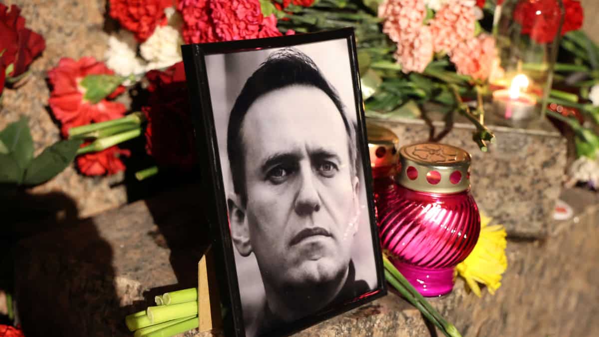 Russia to hold Alexei Navalny’s body for two weeks, will carry out 'chemical analysis’, family told