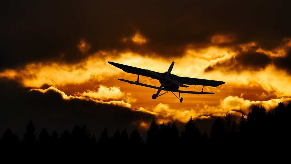 Commercial planes go on a wild ride after freak winds propel them to supersonic speeds