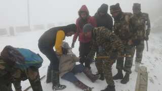 Indian Army's Trishakti Corps rescue 500 tourists stuck in heavy snowfall at Gangtok