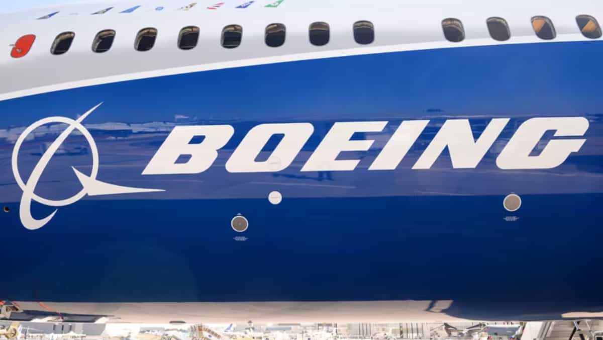 US regulators give Boeing 90 days to provide quality control plan