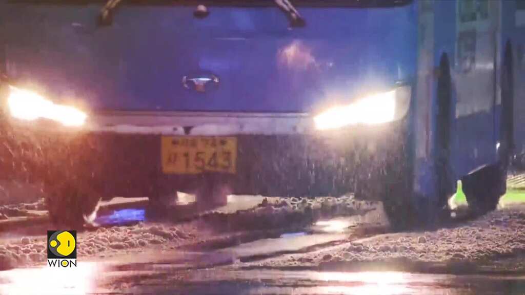 Snow blankets South Korea, disrupts traffic