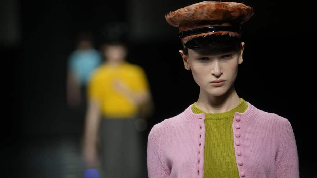Prada gives new meaning to bows and aprons, historic elements of women’s wardrobe, for next season Prada gives new meaning to bows and aprons, historic elements of women’s wardrobe, for next season