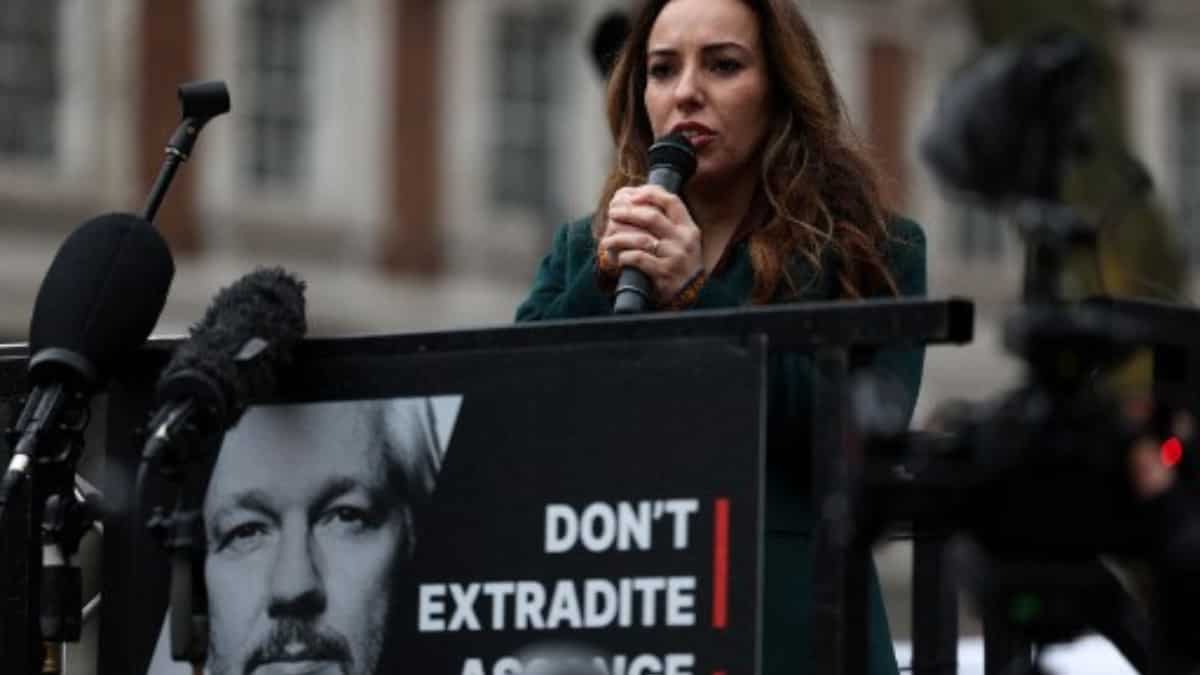 Julian Assange has talked about suicide amid 'very dark times in prison', says wife Stella Julian Assange has talked about suicide amid 'very dark times in prison', says wife Stella