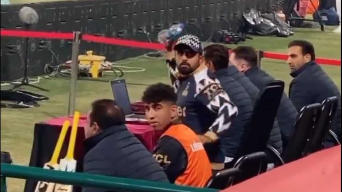 PSL 2024: Pakistan batter Babar Azam loses cool, mimics 'bottle throw' after being trolled by fans - WATCH PSL 2024: Pakistan batter Babar Azam loses cool, mimics 'bottle throw' after being trolled by fans - WATCH