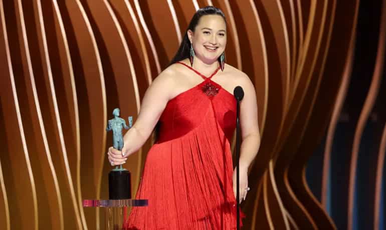 Lily Gladstone makes history ! Wins Best Female Actor at SAG Awards