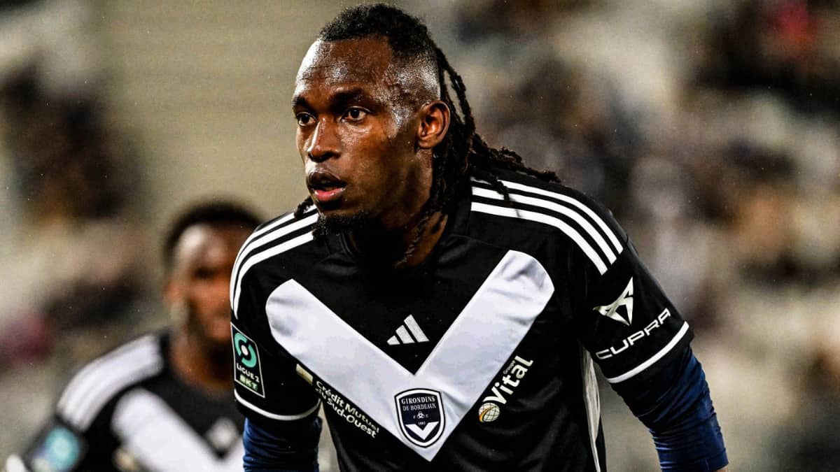 Honduras striker Alberth Elis continues to be in coma after serious blow to head during match