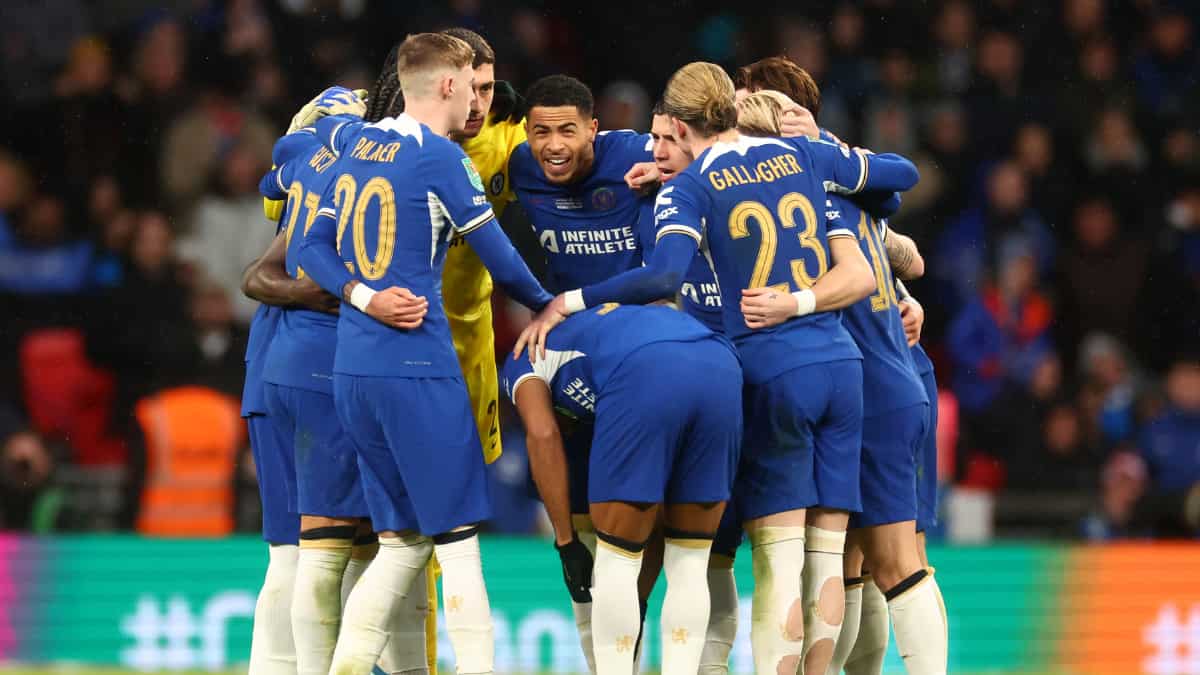 'Blue, billion-pound bottle jobs': Man Utd legend Garry Neville blasts Chelsea after cup defeat to Liverpool
