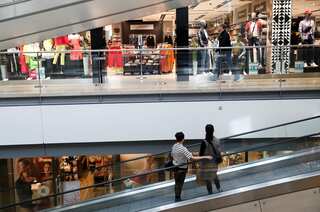 Central European shoppers remain cautious amid economic uncertainty despite inflation dip
