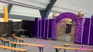 They were expecting a Willy Wonka event with all the frills. Instead, they called the cops