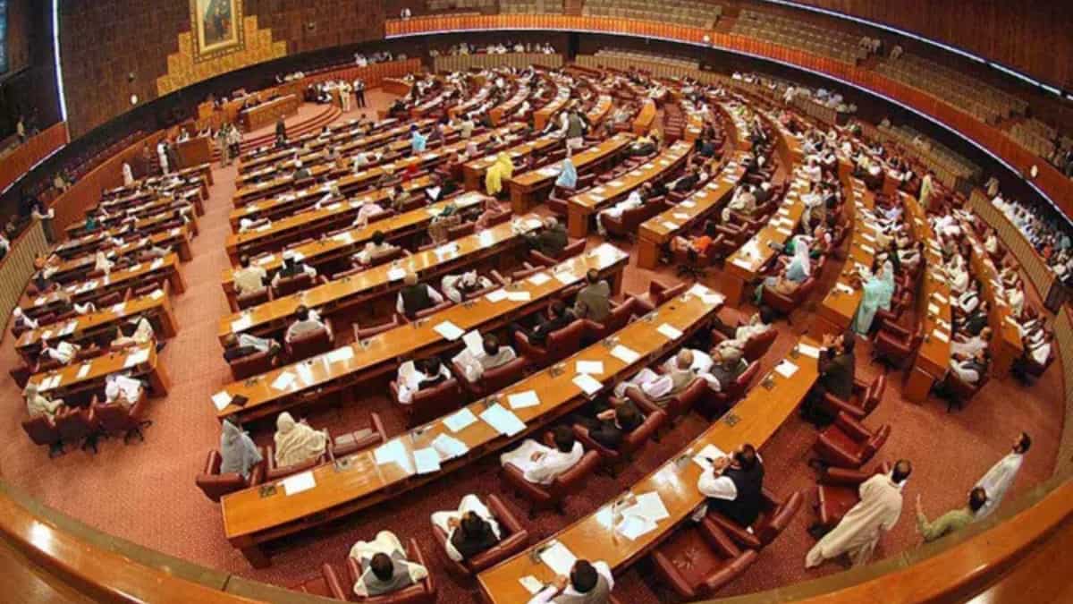 16th Pakistan National Assembly comes into effect, new lawmakers sworn in 16th Pakistan National Assembly comes into effect, new lawmakers sworn in