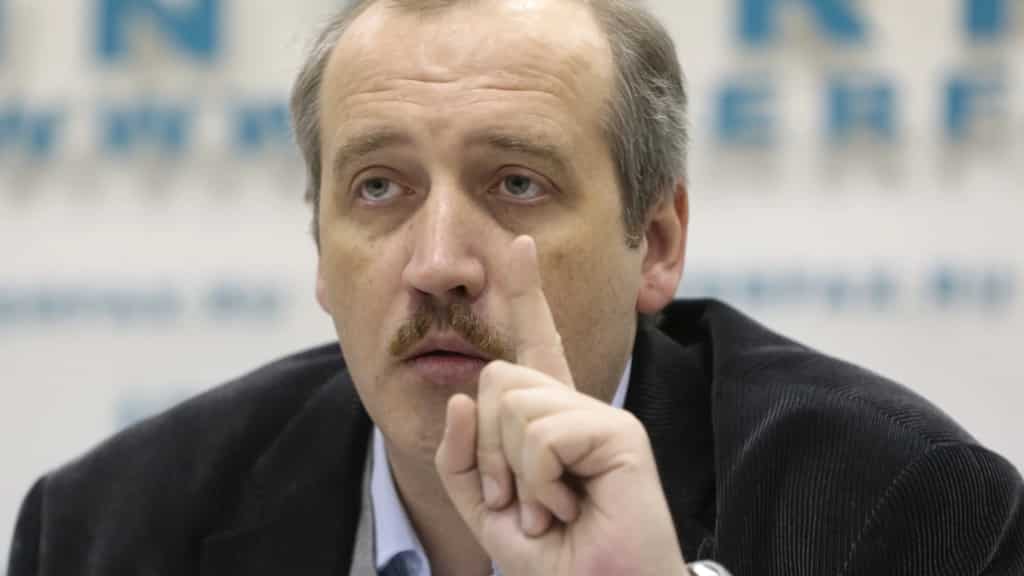 Editor of Russia's Novaya Gazeta newspaper detained, fined for 'discrediting military'