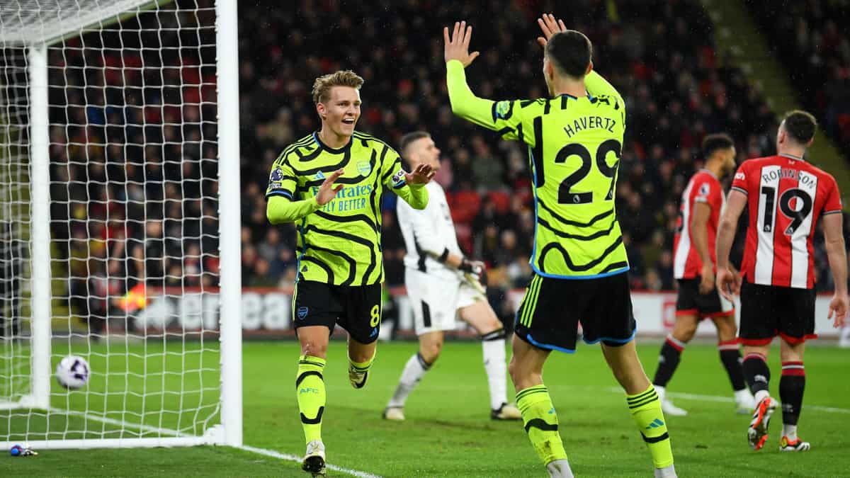 Premier League: Arsenal hit Sheffield United for six to keep pace with leaders Liverpool, Man City