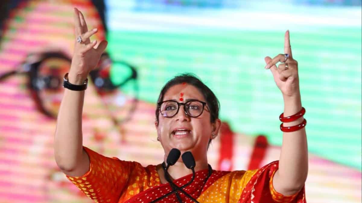 'Nobody will be able to touch even a hair of PM': Smriti Irani on Lalu Yadav's 'parivaar' jibe