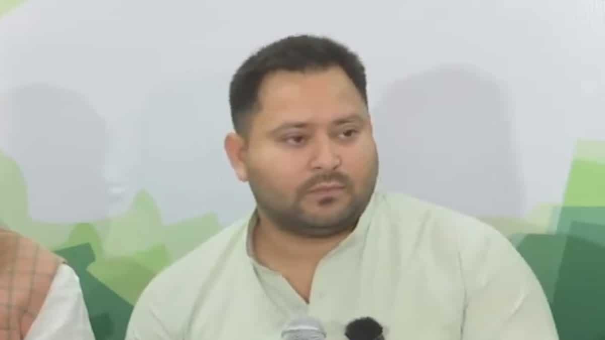 India: RJD leader Tejashwi Yadav defends dad Lalu’s ‘parivaar’ jibe at PM Modi, says BJP distracting people India: RJD leader Tejashwi Yadav defends dad Lalu’s ‘parivaar’ jibe at PM Modi, says BJP distracting people