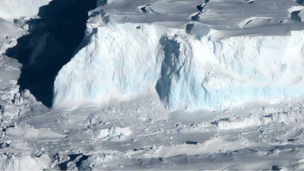 Underwater curtains can save the 'Doomsday glacier'. But there is a massive price tag attached