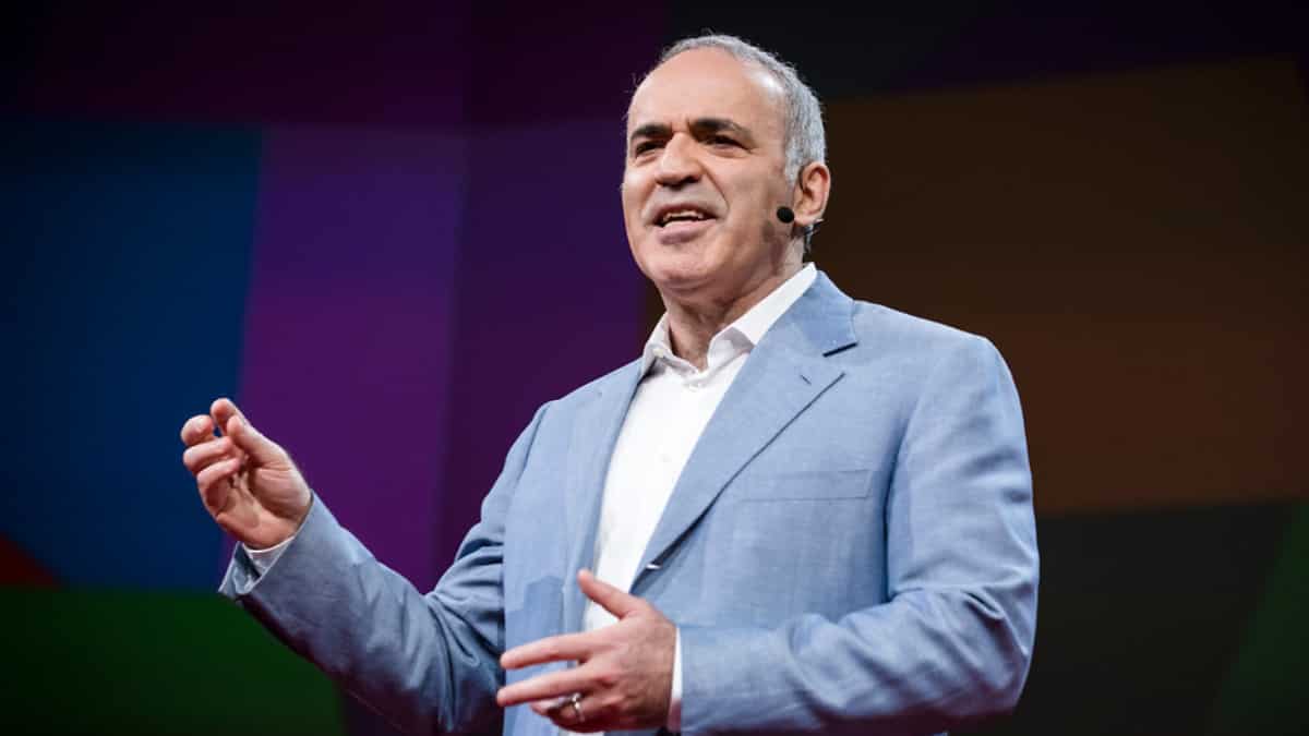 Russian authorities include chess icon Garry Kasparov in list of ‘terrorists and extremists’