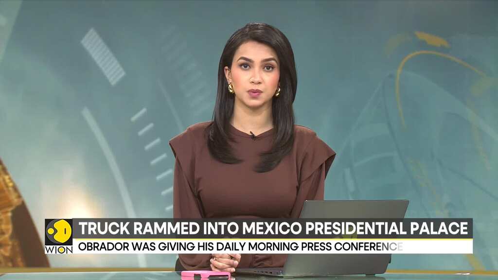 Mexico: Protesters knock down door of Mexico's Presidential palace over disappearance of 43 students