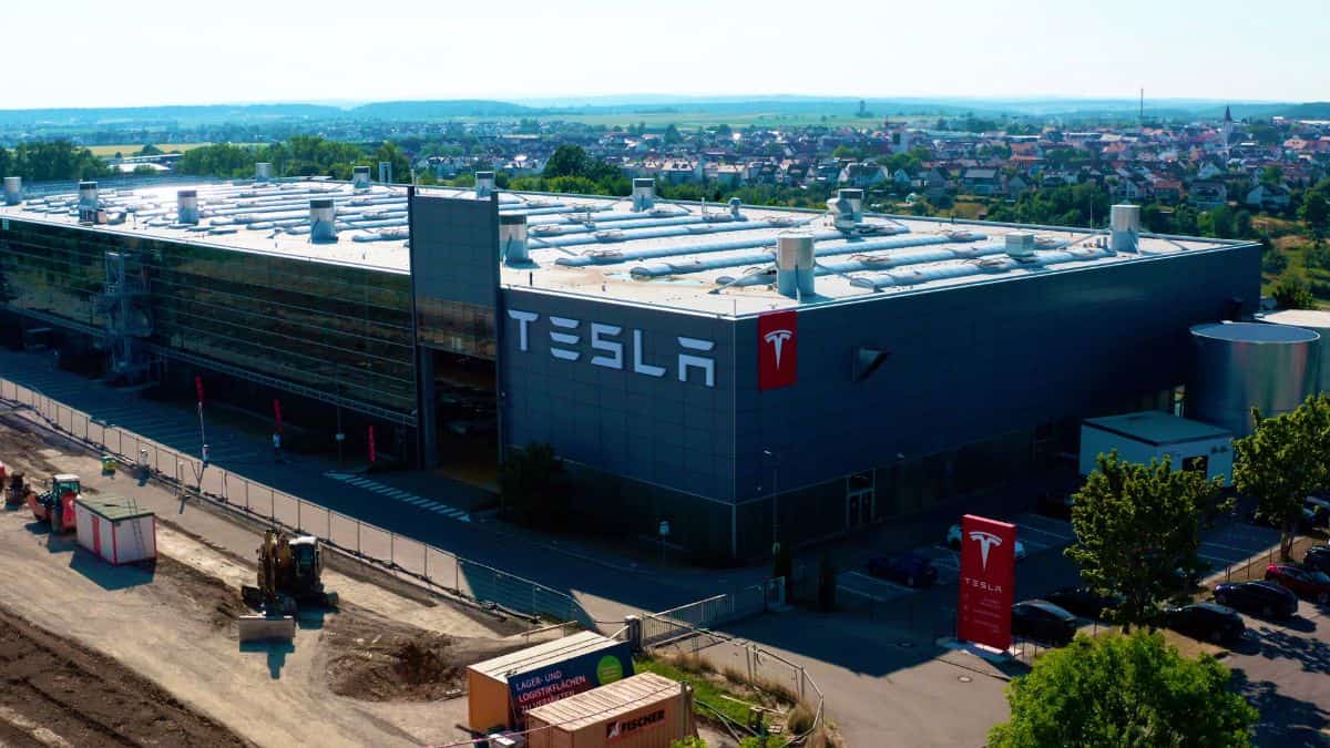 Elon Musk's Tesla suffers $1bn in losses after arsonists cause power outage at German factory
