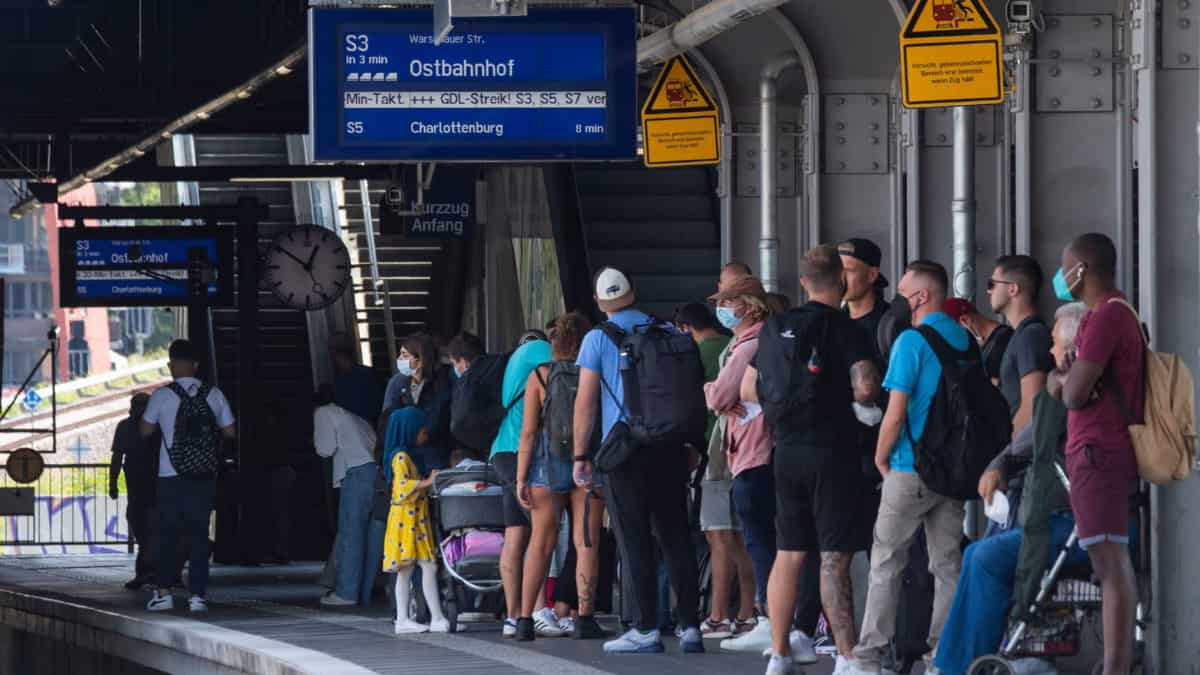 Rail and air workers in Germany stage new round of strikes Rail and air workers in Germany stage new round of strikes
