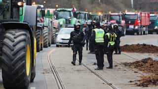 Czech farmers dump manure in front of government offices, block Prague streets in renewed protests