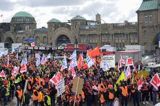 Strikes paralyse Germany's transport sector: Railways and airports in chaos