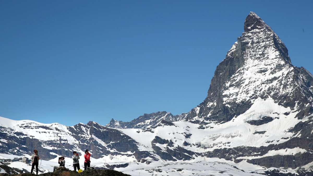 Switzerland: Police launch search for six skiers missing near Matterhorn