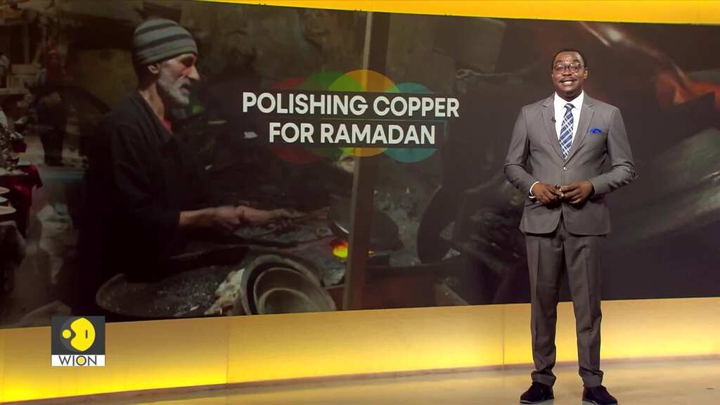 Tunisians polish their Copper-made home products
