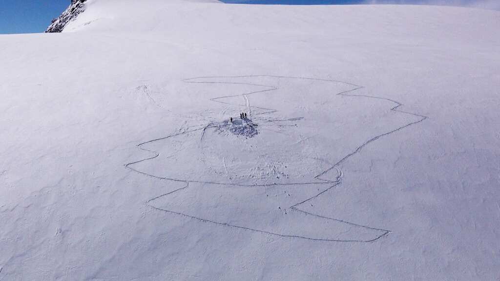 Skiers tried to make 'snow caves' before they died in Swiss Alps, says rescuer