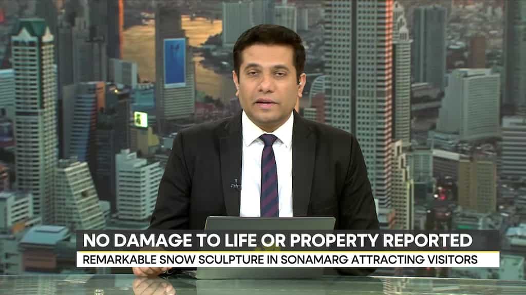 India: Snow accumulation blocks key roads in Kashmir's Bandipora district