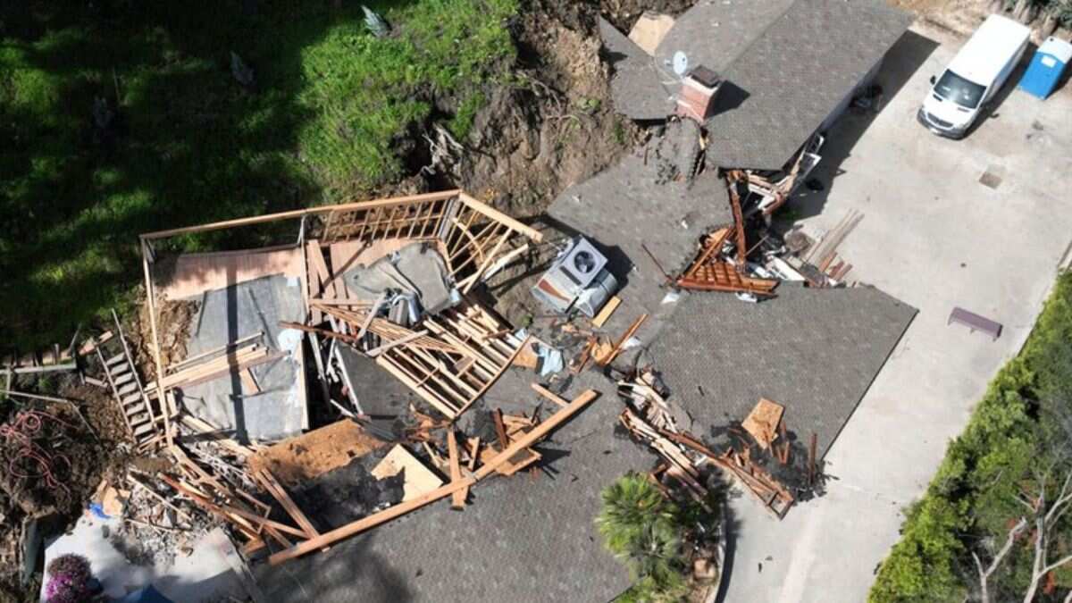 Watch | Landslide strikes wealthy Los Angeles neighbourhood, reduces house to rubble Watch | Landslide strikes wealthy Los Angeles neighbourhood, reduces house to rubble