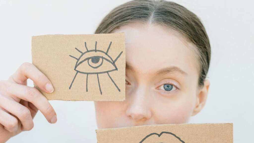 How smoking and drinking alcohol regularly impact eye health