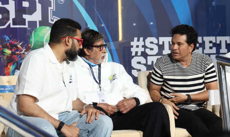 Watch | Amitabh Bachchan indirectly dismisses angioplasty reports, calls them ' fake news' Watch | Amitabh Bachchan indirectly dismisses angioplasty reports, calls them ' fake news'