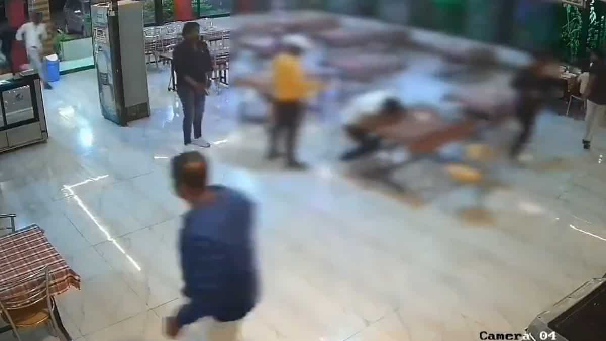 VIDEO: India property dealer shot, hacked and beaten up in suspected gang rivalry at highway eatery