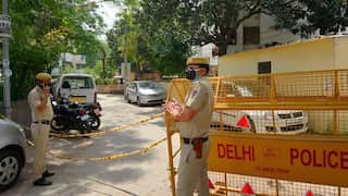 Snatchers in Delhi target a man, little did they know that he was a cop. And then this happened