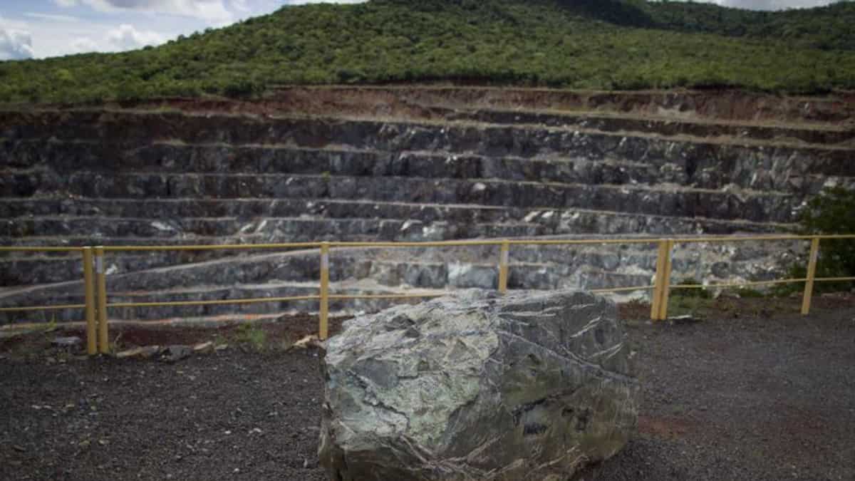 US finalises rule that would ban using and importing cancer-causing asbestos