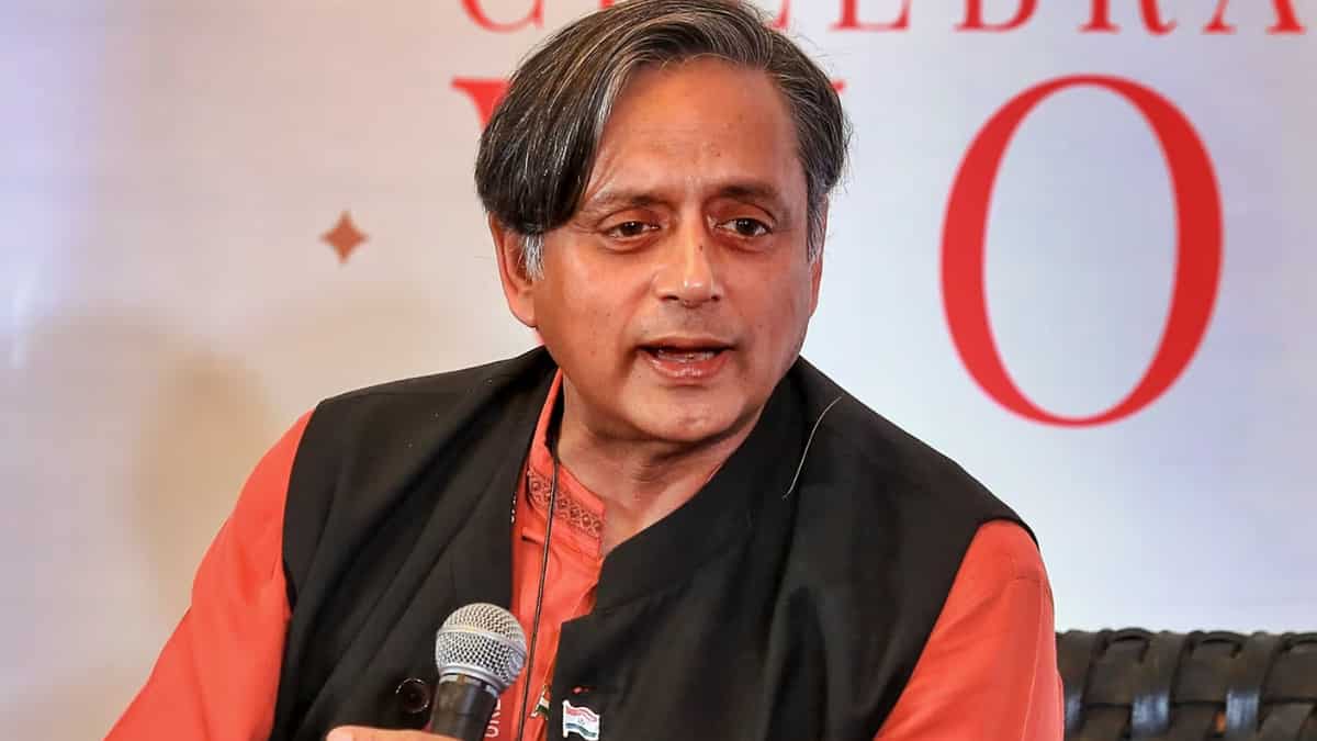 Former aide of Shashi Tharoor caught 'smuggling' gold at Delhi airport Former aide of Shashi Tharoor caught 'smuggling' gold at Delhi airport