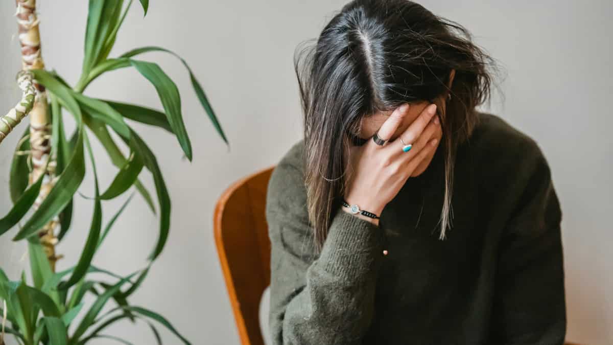 More youngsters experiencing unhappiness similar to mid-life crisis: Research