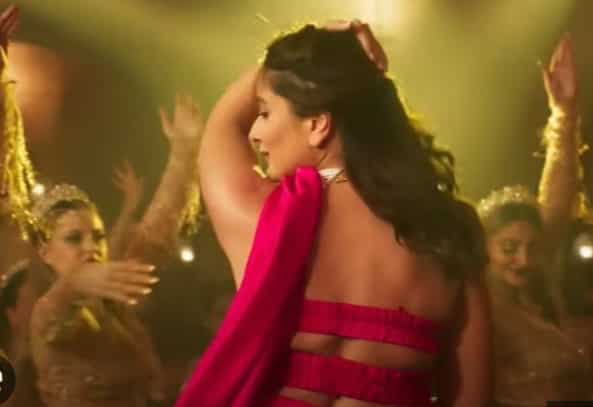 Choli Ke Peeche: Kareena's song from Crew will become your next groove anthem
